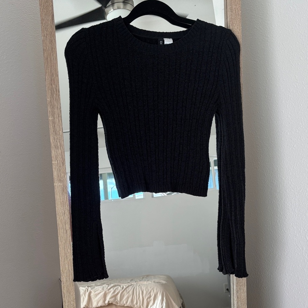 H&M Divided Black Ribbed Knit Longsleeve Top